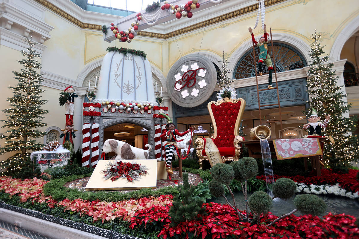La muestra de invierno "Hopeful Holidays" en el Conservatorio Bellagio de Las Vegas el lunes, 7 ...