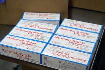 15,000 dosis de la vacuna contra COVID-19 fabricada por Moderna fueron enviadas al Distrito de ...