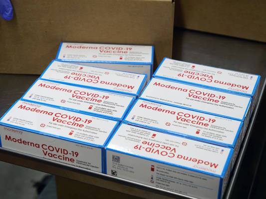 15,000 dosis de la vacuna contra COVID-19 fabricada por Moderna fueron enviadas al Distrito de ...