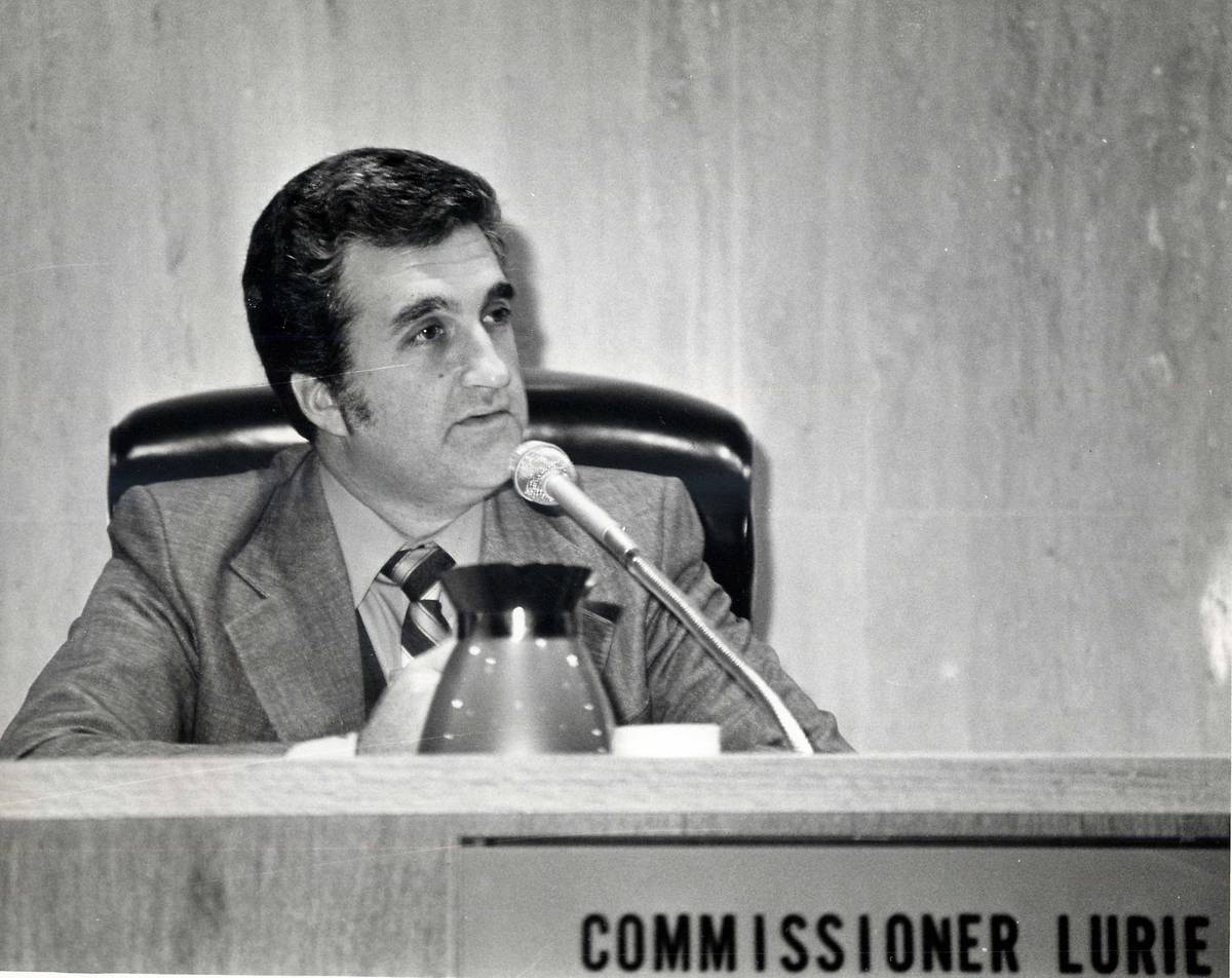 Ronald P. Lurie, visto en esta foto de junio de 1981, es un ex alcalde y concejal de Las Vegas ...