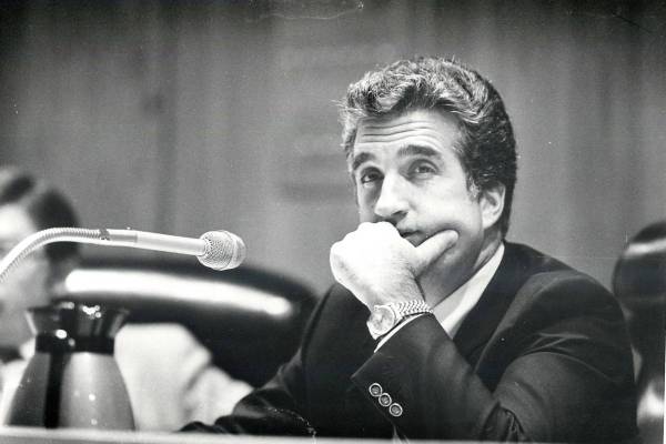 Ronald P. Lurie, visto en esta foto del 10 de agosto de 1984, es un ex alcalde y concejal de La ...