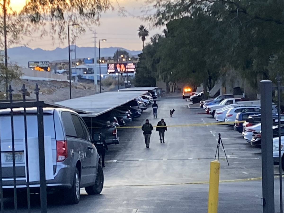 La policía de Las Vegas investiga un tiroteo en la cuadra 5400 de la calle Mountain Vista el j ...
