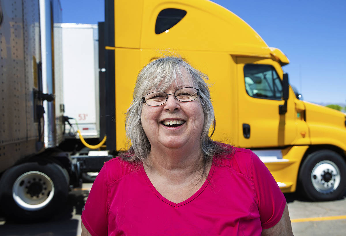 La camionera retirada Bárbara Grantham utilizó su cheque de estímulo para pagar los paquetes ...