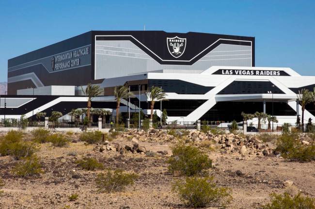 El cuartel general de los Raiders de Las Vegas y las instalaciones de práctica fotografiadas e ...