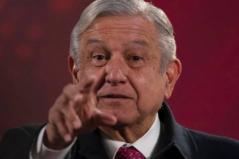 En esta foto de archivo, el presidente mexicano Andrés Manuel López Obrador da su conferencia ...