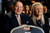 El presidente y director general de Las Vegas Sands Corp., Sheldon Adelson y su esposa, la doct ...
