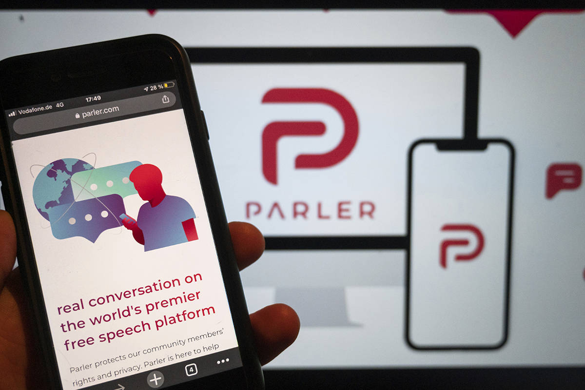 El sitio web de la plataforma de red social Parler se exhibe en Berlín, el 10 de enero de 2021 ...