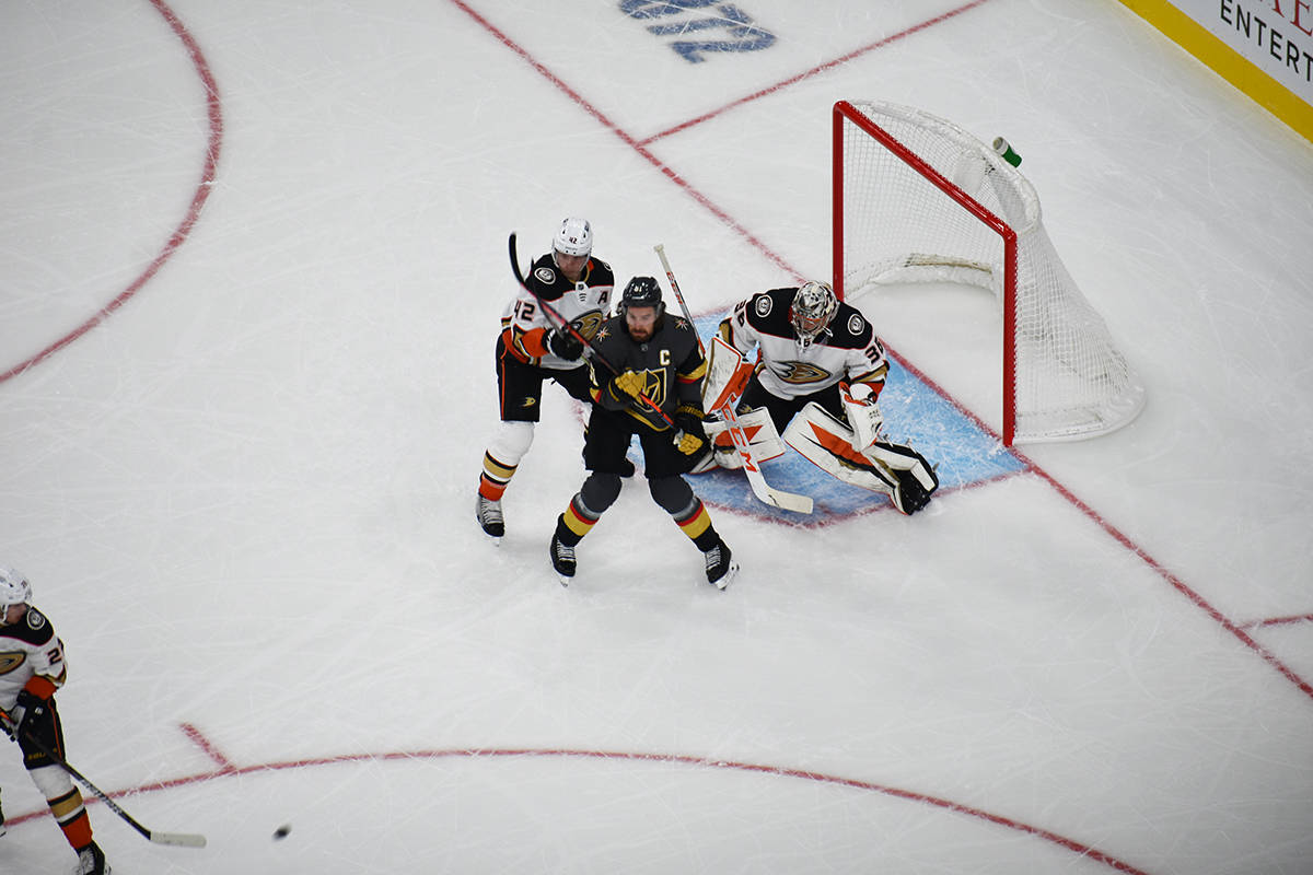 Vegas Golden Knights venció por 2-5 a Anaheim Ducks en el primer juego de la temporada 2020-21 ...