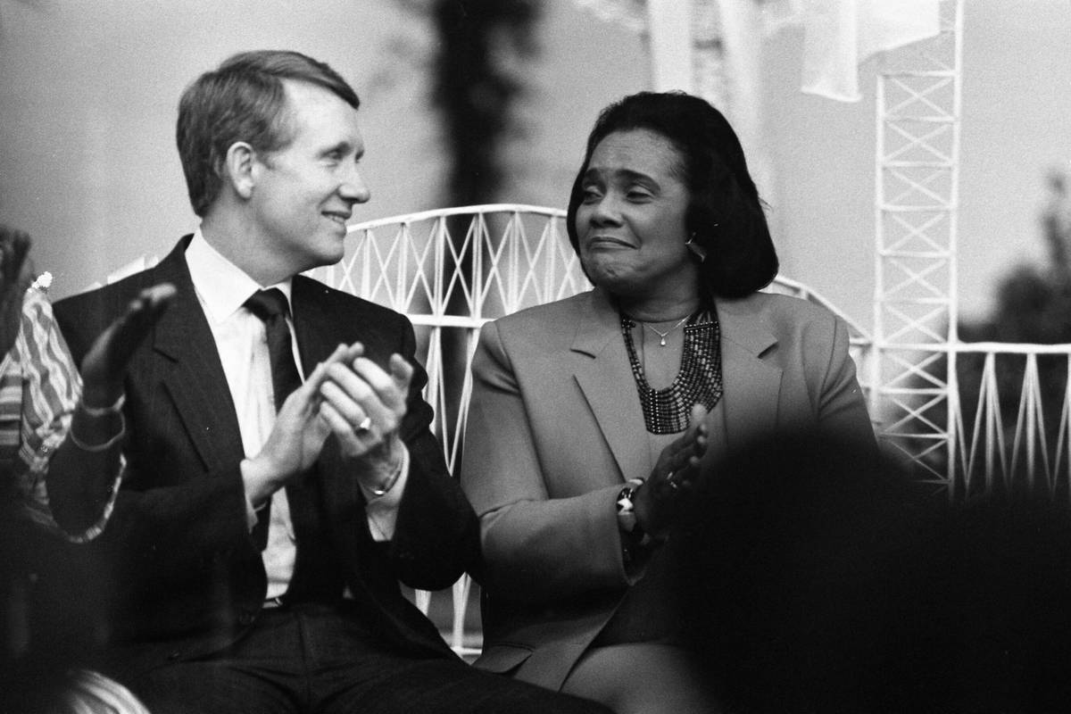 En esta foto de archivo de 1987, Coretta Scott King, viuda del líder de los derechos civiles M ...