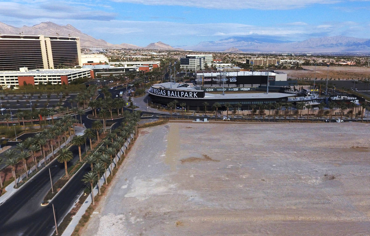 Un terreno baldío cerca de Las Vegas Ballpark fotografiado el miércoles, 20 de enero de 2021, ...