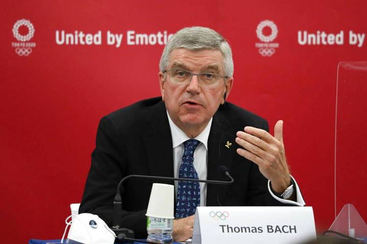 En esta foto de archivo del 16 de noviembre de 2020, Thomas Bach, presidente del Comité Olímp ...