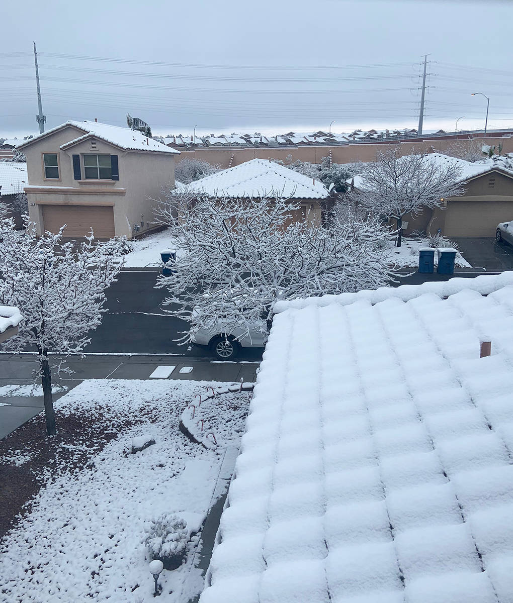 Un manto de nieve se registró en algunas zonas de Las Vegas, los acumulados fueron registrados ...