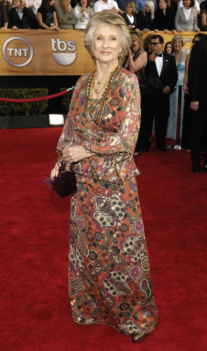 Cloris Leachman llega a la 13ª edición de los Screen Actors Guild Awards el 28 de enero de 20 ...