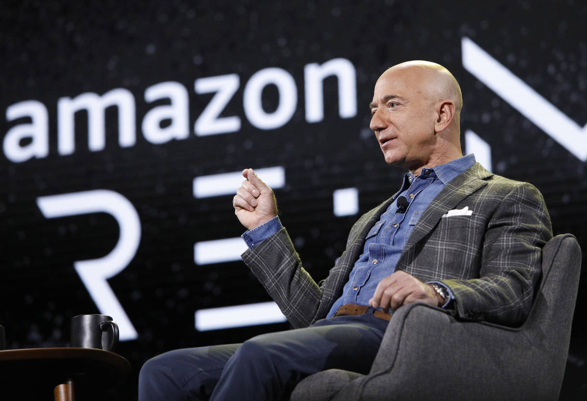 6 de junio de 2019, el director ejecutivo de Amazon, Jeff Bezos, habla en la convención Amazon ...