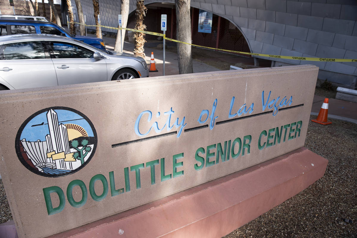 Doolittle Senior Center en Las Vegas, donde se inauguró un centro de vacunación emergente con ...