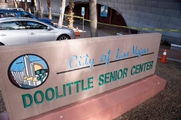 Doolittle Senior Center en Las Vegas, donde se inauguró un centro de vacunación emergente con ...