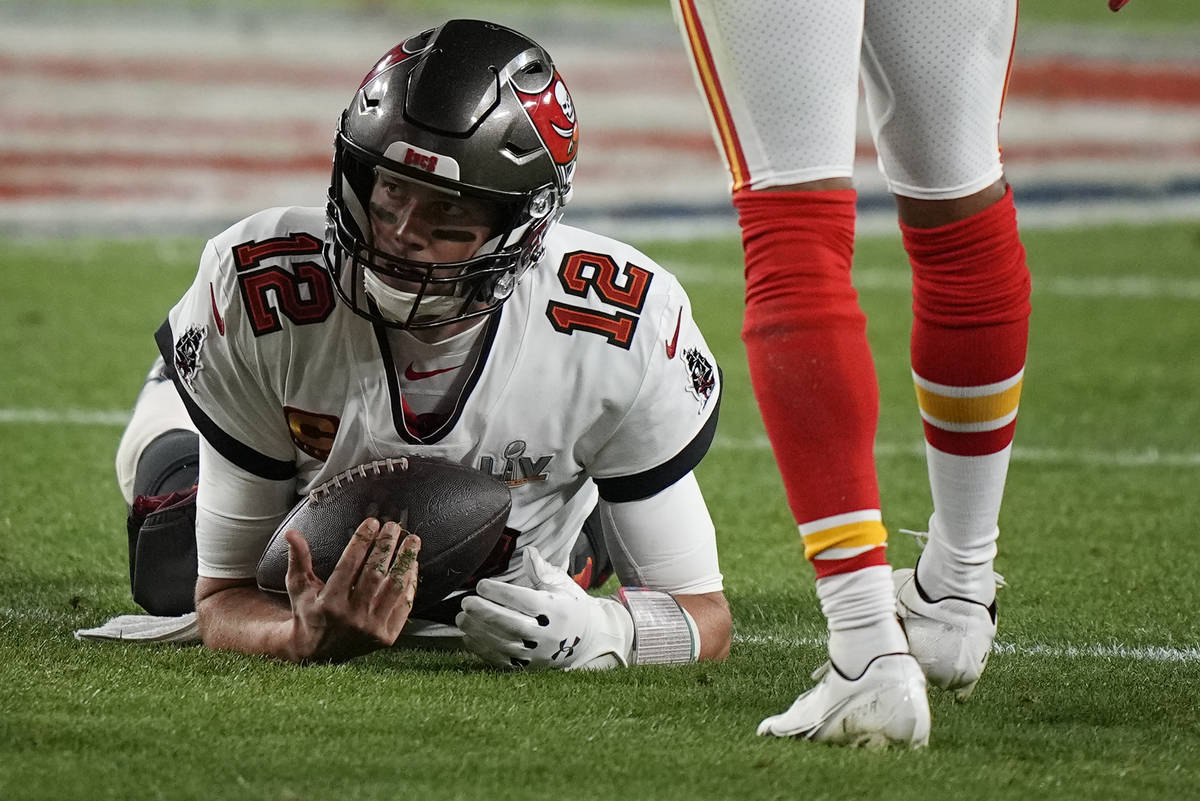 Patrick Mahomes cae en su primer partido de pretemporada