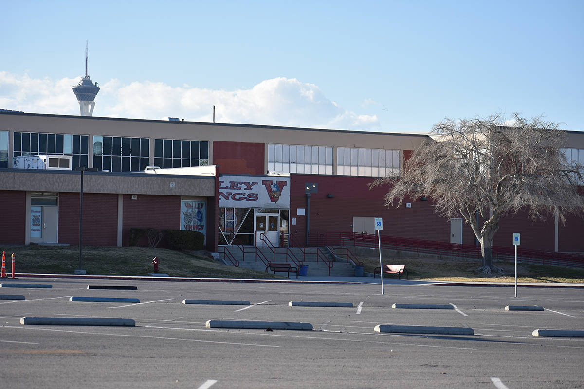 Exterior de la Escuela Preparatoria Valley, situada en el este de Las Vegas, fotografiada el mi ...