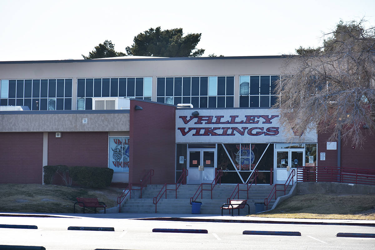 Exterior de la Escuela Preparatoria Valley, situada en el este de Las Vegas, fotografiada el mi ...