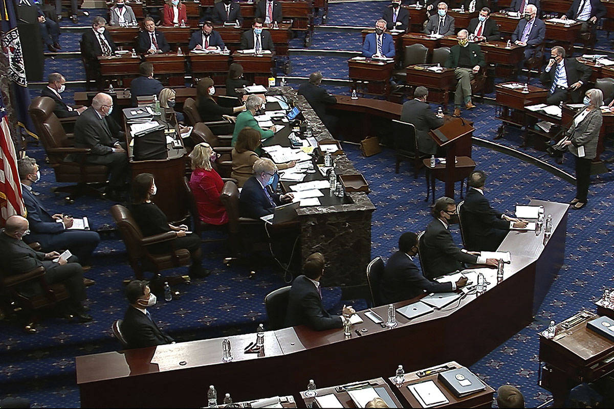 En esta imagen de un video, los senadores votan durante el segundo juicio político del expresi ...