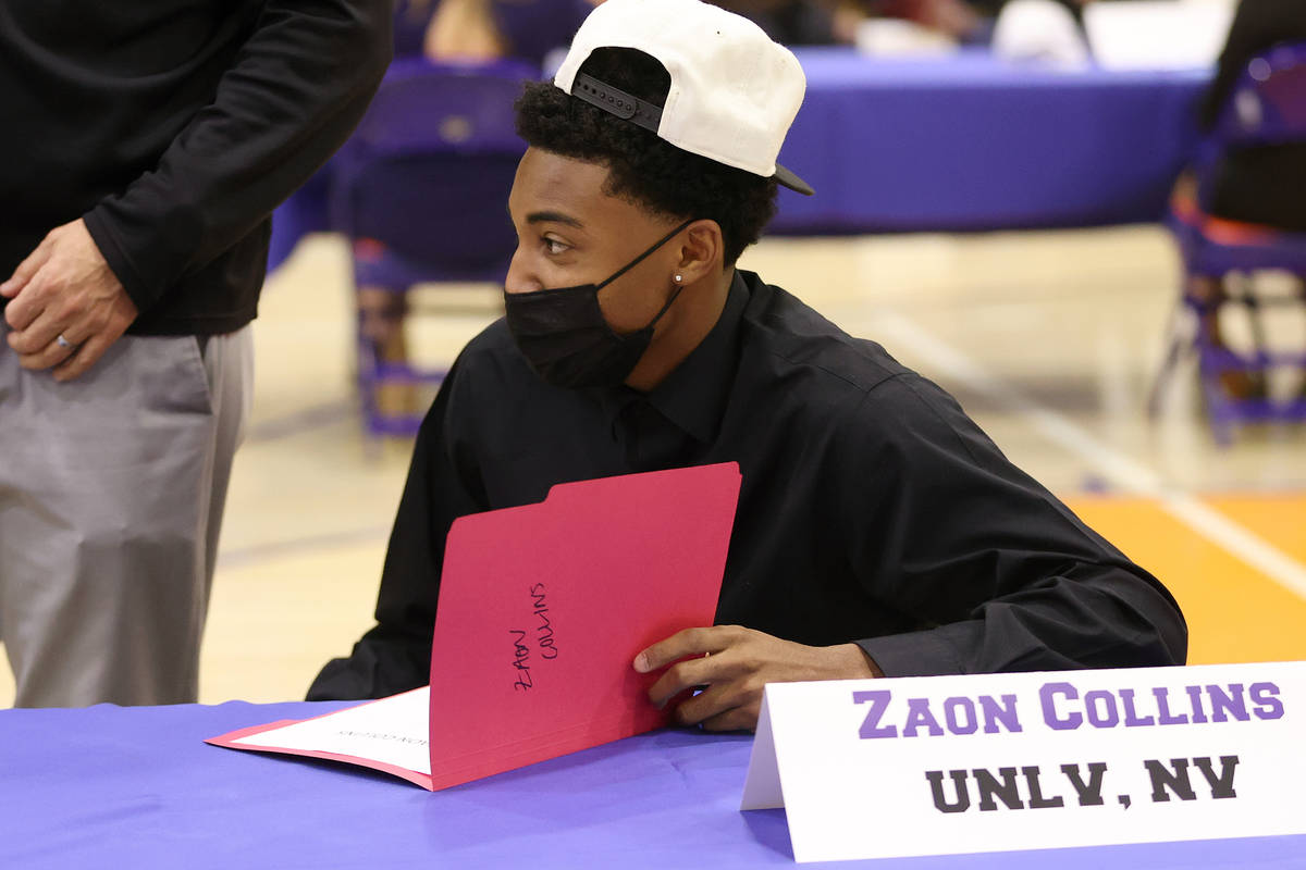 Zaon Collins participa en la ceremonia del Signing Day en Bishop Gorman High School Las Vegas e ...