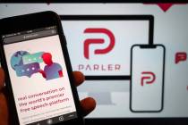 El sitio web de la plataforma red social Parler se muestra en Berlín. (Christophe Gateau/dpa v ...