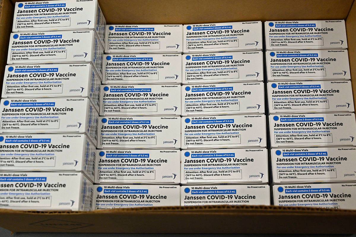 Las cajas de la vacuna Johnson and Johnson COVID-19 se muestran en McKesson Corporation en Shep ...