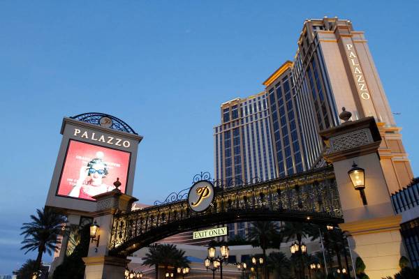 Esta foto de archivo del 21 de noviembre de 2020 muestra The Palazzo en el Strip de Las Vegas. ...