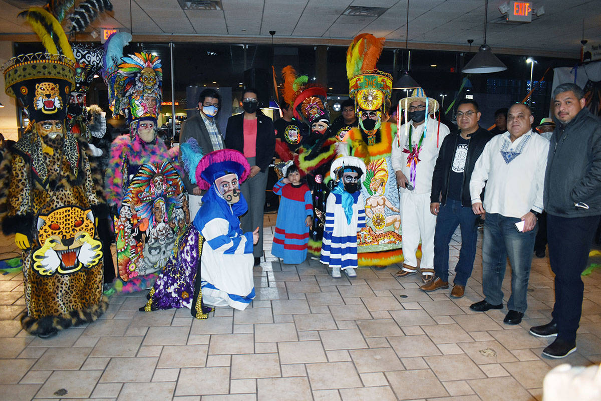 El grupo Orgullo Purépecha de Corazón, se presentó en Las Vegas, junto a Humberto “El Viaj ...