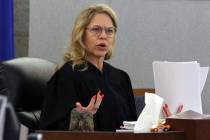 La jueza de paz Melanie Tobiasson preside durante la conclusión de una audiencia preliminar en ...