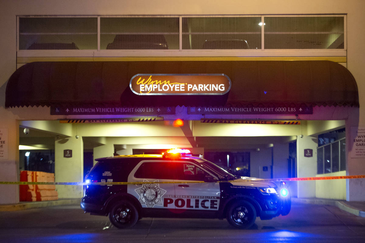 La policía metropolitana investiga un homicidio en el garaje de estacionamiento para empleados ...
