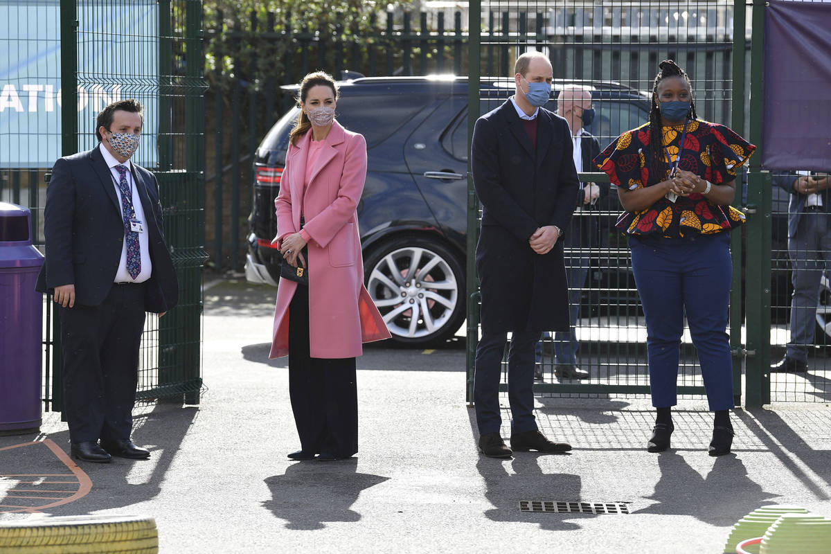 El príncipe William, con Kate, duquesa de Cambridge, visitan la School21, una escuela en el es ...