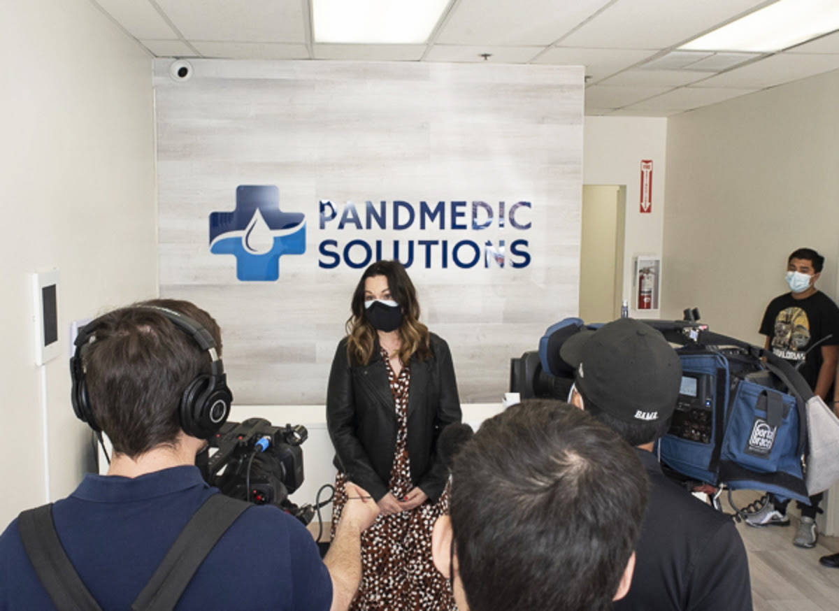 PandMedic Solutions, entregó mascarillas faciales -de grado médico- a la organización sin fi ...