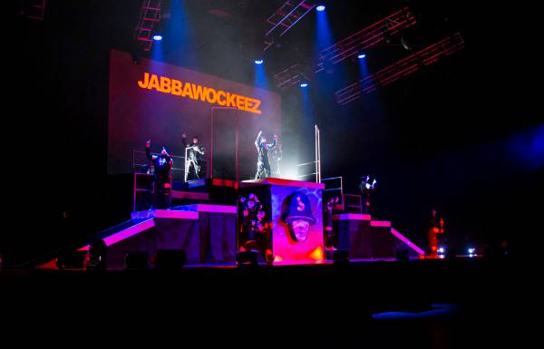 The Jabbawockeez se presentan en su producción, "Timeless", en MGM Grand Garden Arena de Las V ...