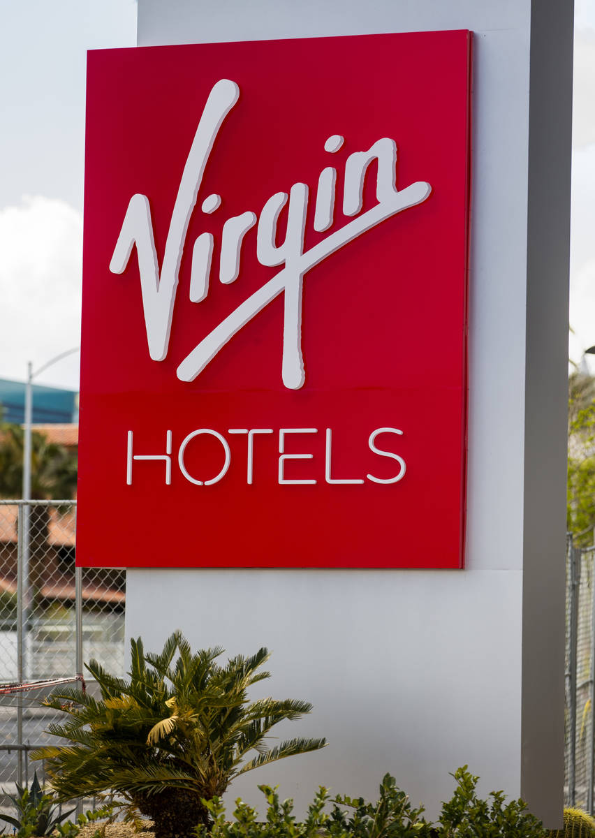 Señalización exterior del re-imaginado y re-conceptualizado casino resort Virgin Hotels Las V ...