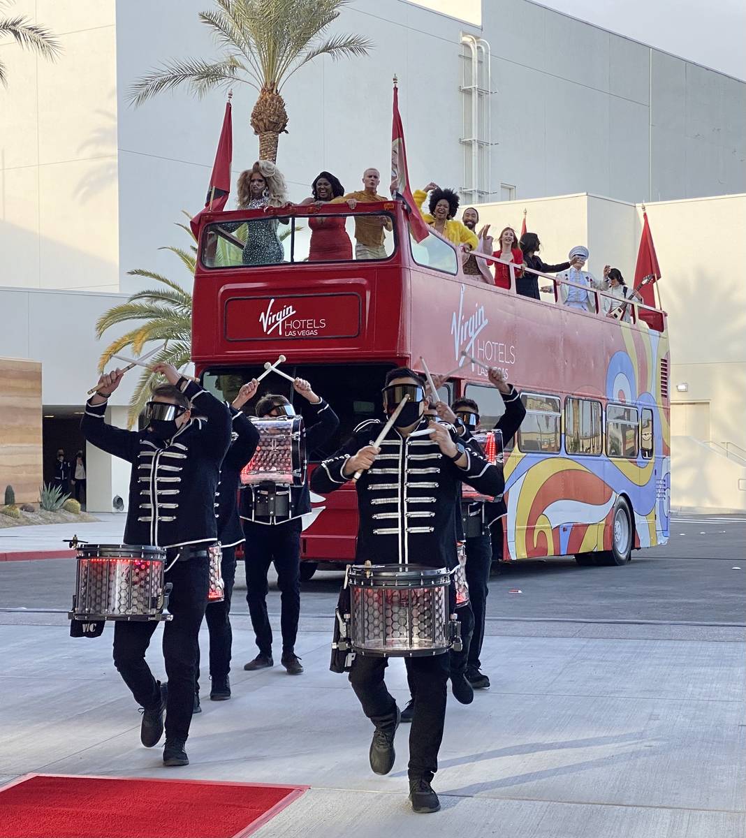 Tamborileros y bailarines llegan a la inauguración de Virgin Hotels Las Vegas el jueves, 25 de ...