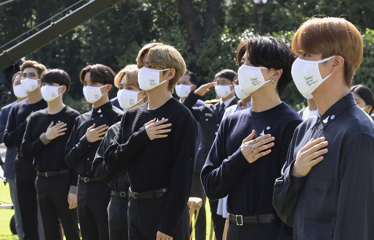 ARCHIVO.- En esta foto de archivo del 19 de septiembre de 2020, el grupo de K-pop surcoreano BT ...