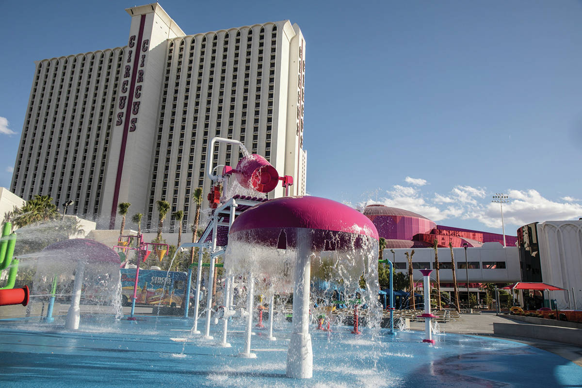 Las vacaciones en la “Splash Zone” del Circus Circus elevan la temperatura de verano con di ...