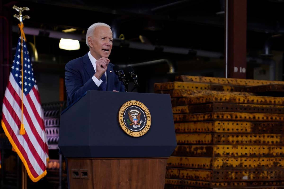 El presidente Joe Biden pronuncia un discurso sobre el gasto en infraestructura en Carpenters P ...