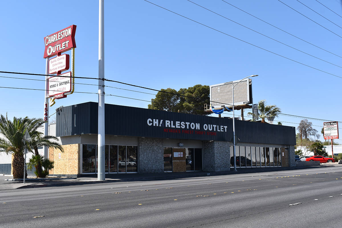 Charleston Outlet se promocionaba como “la mejor tienda de segunda mano” de Nevada, muchos ...