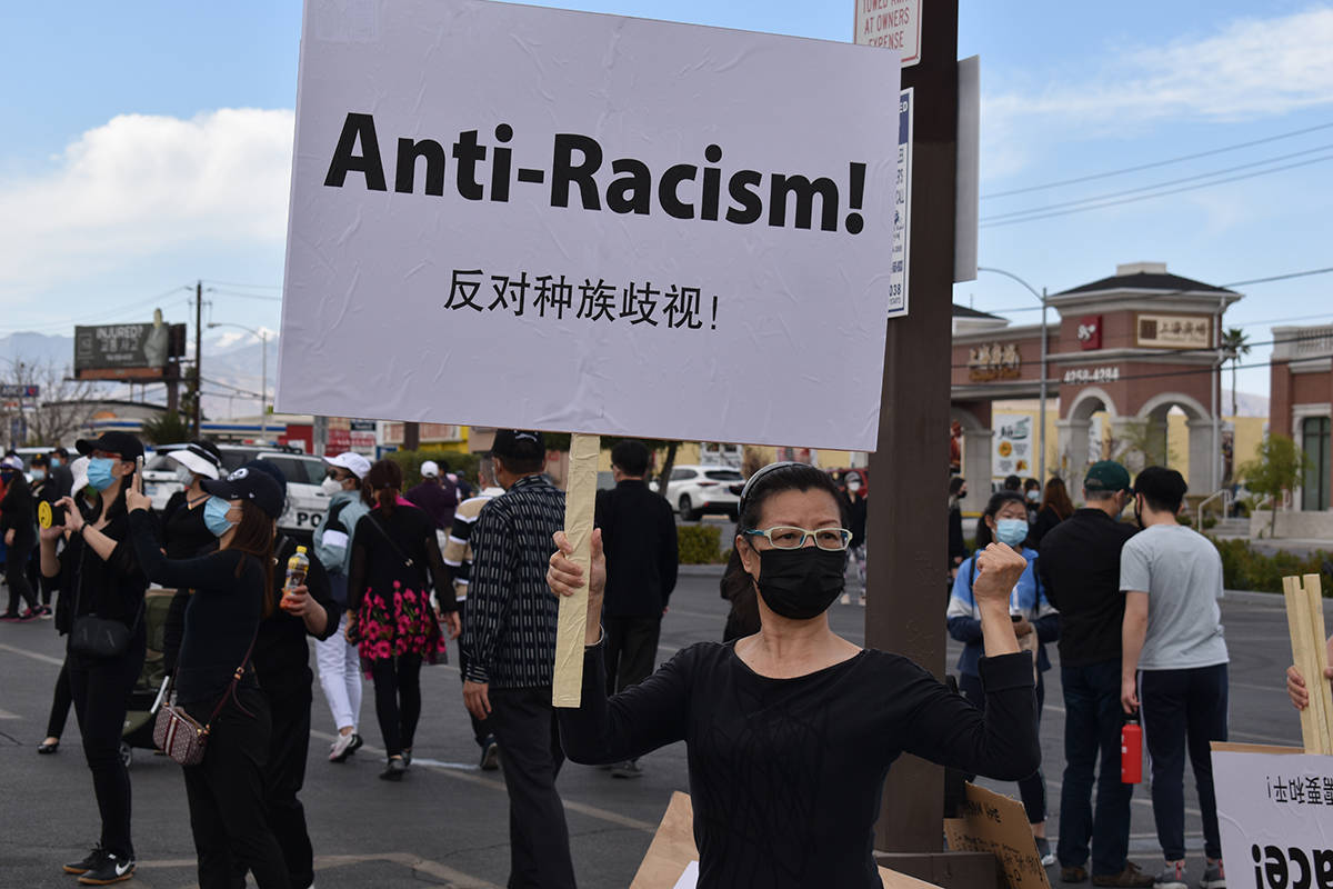 Entre las consignas en el evento denominado “Stop Asian Hate” efectuado en el centro comerc ...