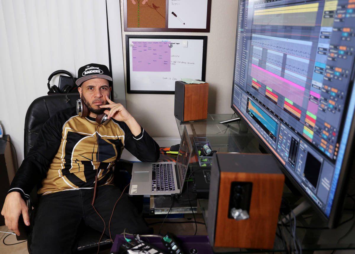 Will Ramadan, un DJ profesional conocido como KnowleDJ, dio positivo a la prueba de COVID-19 tr ...