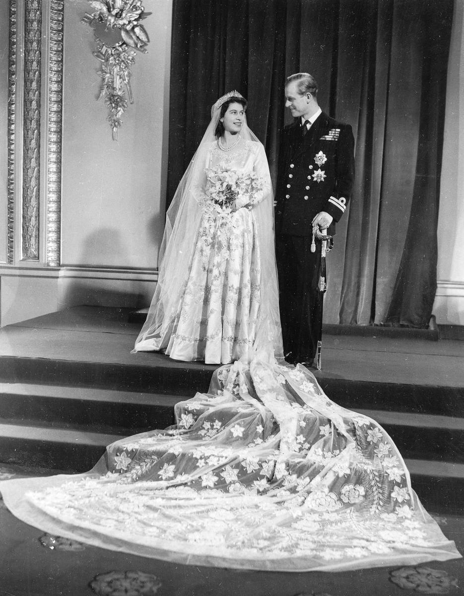 Esta es la foto oficial de la boda de la Princesa Isabel y su nuevo marido, el príncipe Philli ...