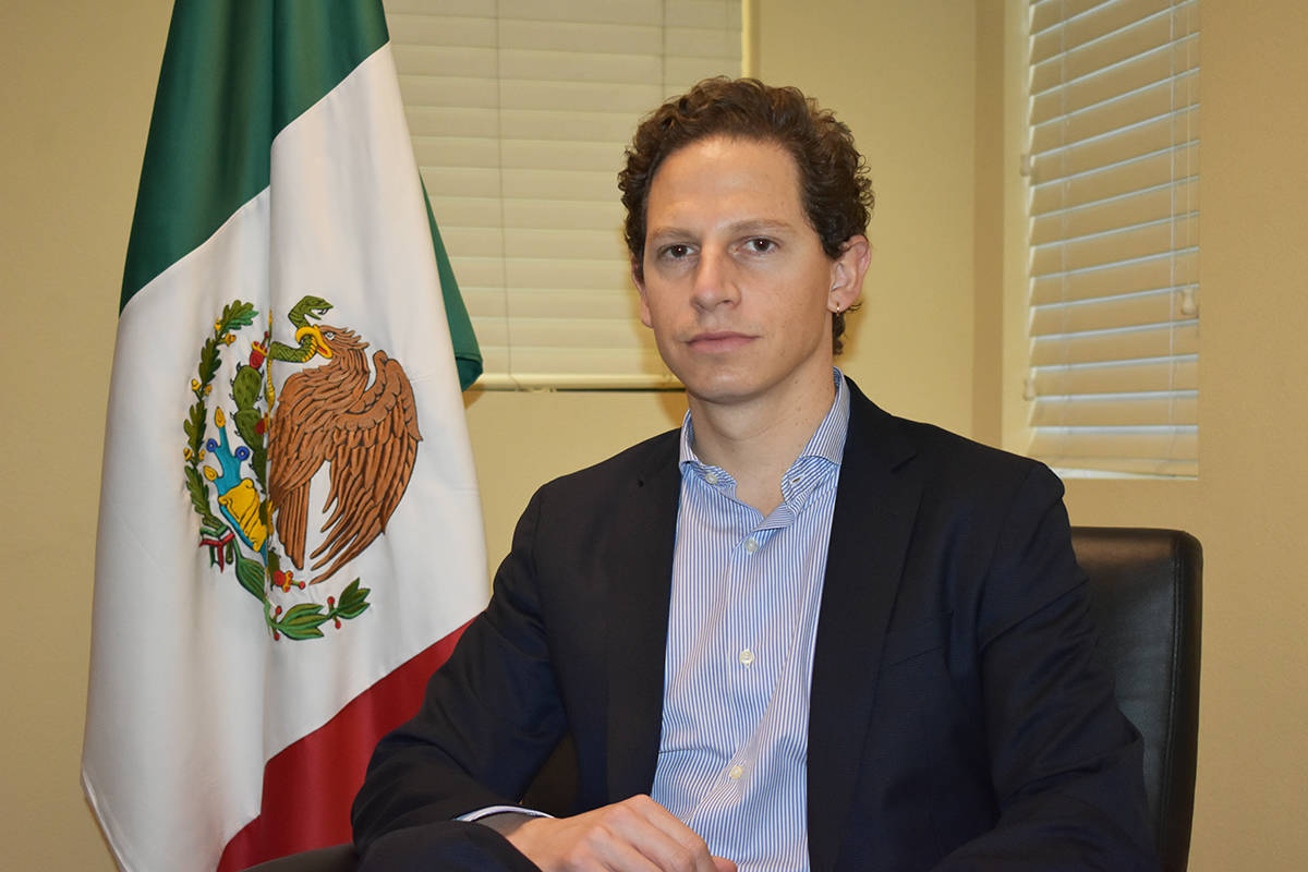 El director general de Servicios Consulares de la SRE, Jaime Vázquez Bracho, conversó en excl ...