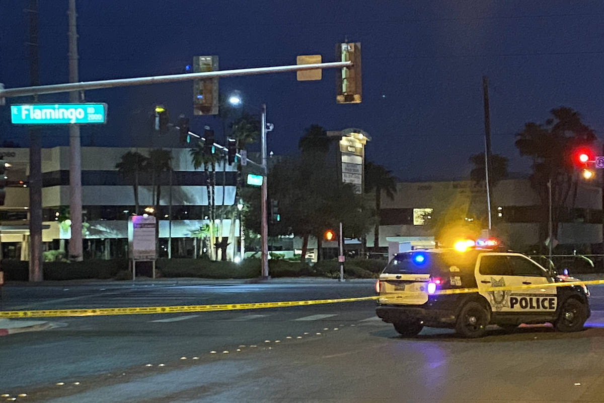 La policía de Las Vegas investiga un accidente mortal de atropello en la intersección de Flam ...