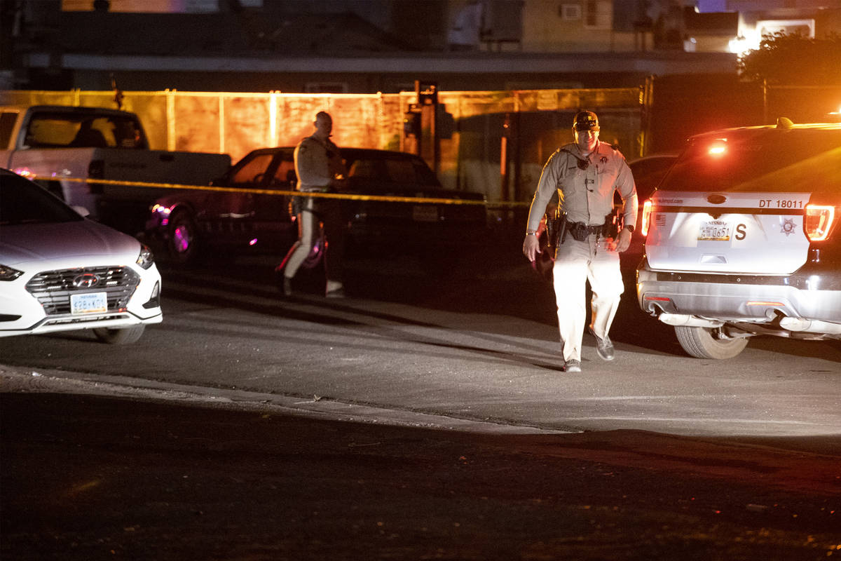 La policía de Las Vegas investiga un cuerpo encontrado en la cuadra 600 de la calle N. 10th, e ...