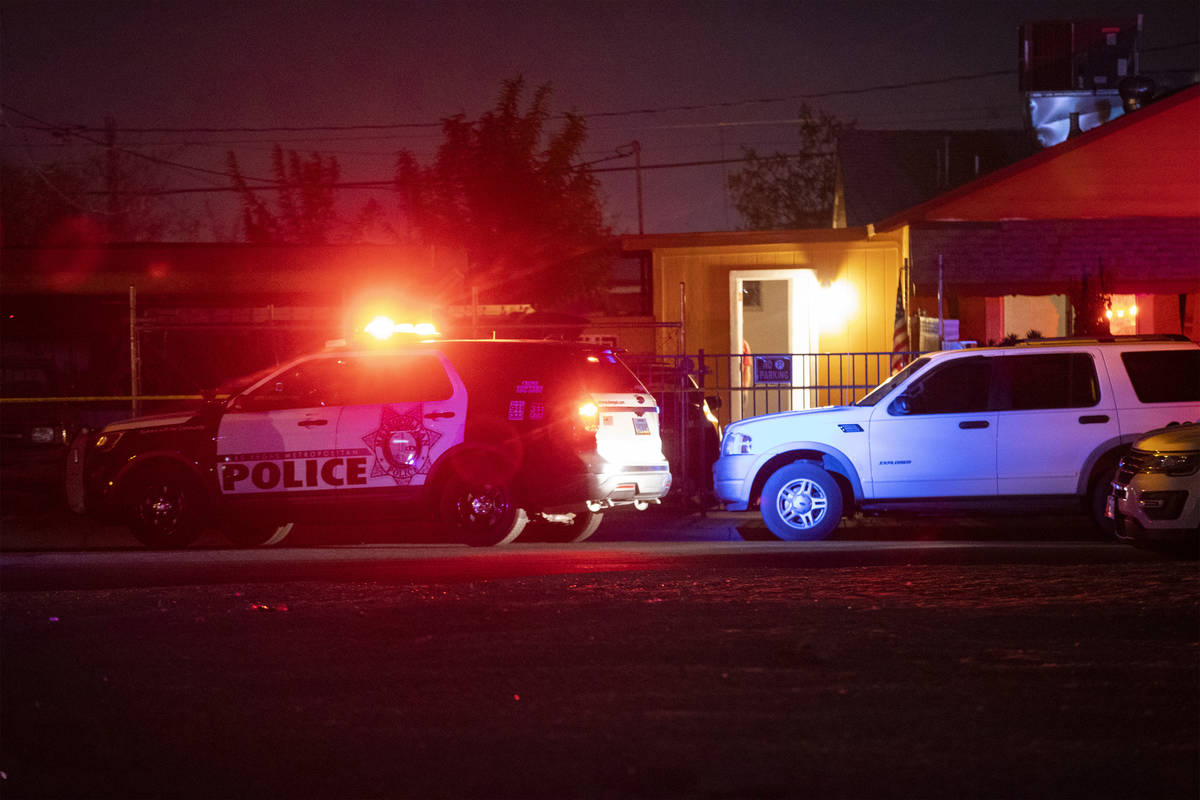 La policía de Las Vegas investiga un cuerpo encontrado en la cuadra 600 de la calle N. 10th, e ...