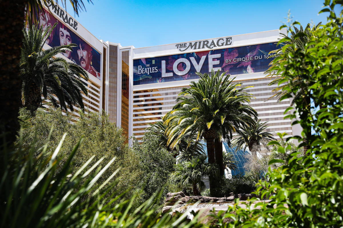 Mirage en el Strip de Las Vegas el lunes, 3 de mayo de 2021. (Rachel Aston/Las Vegas Review-Jou ...