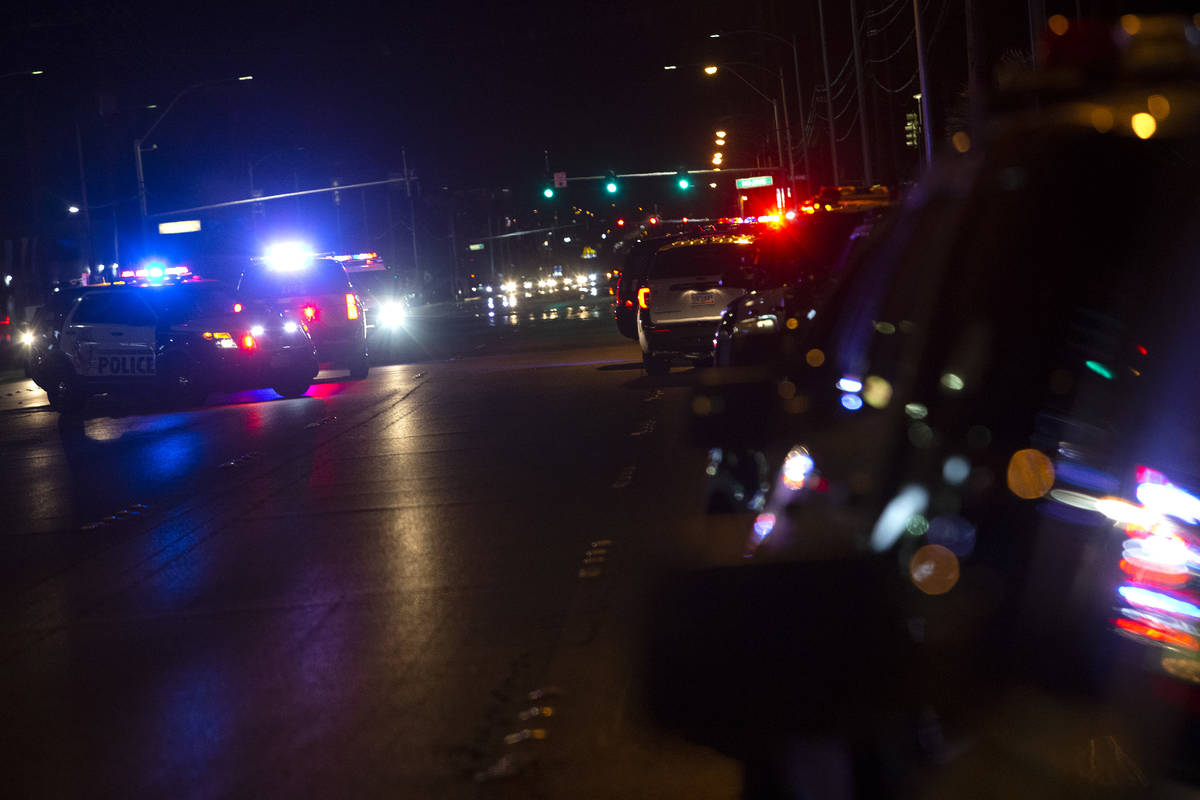 La Policía Metropolitana investiga la escena en la que al menos un agente abrió fuego cerca d ...