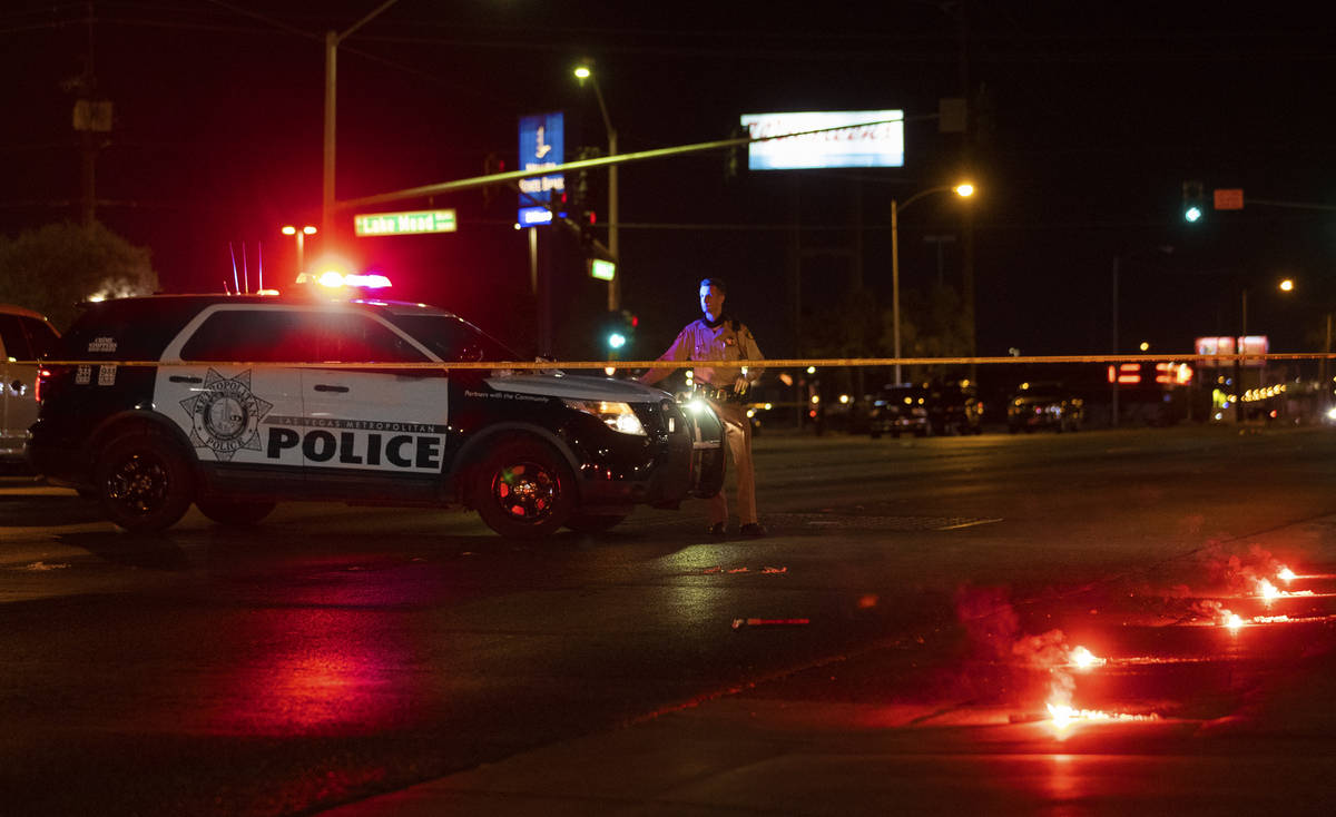 Agentes investigan un accidente mortal de atropello en el noreste de Las Vegas cerca de East La ...
